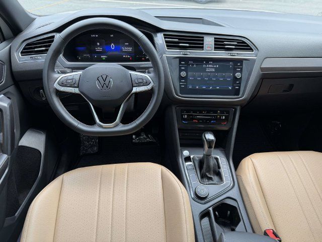 Used 2023 Volkswagen Tiguan SE w/ Panoramic Sunroof Package AWD/4WD image 3