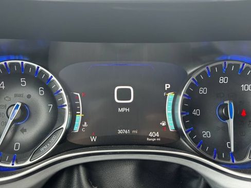 Certified 2025 Chrysler Pacifica Limited FWD image 27