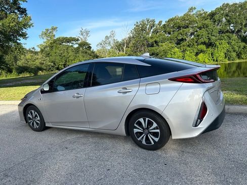 Used 2019 Toyota Prius Prime Advanced FWD image 4