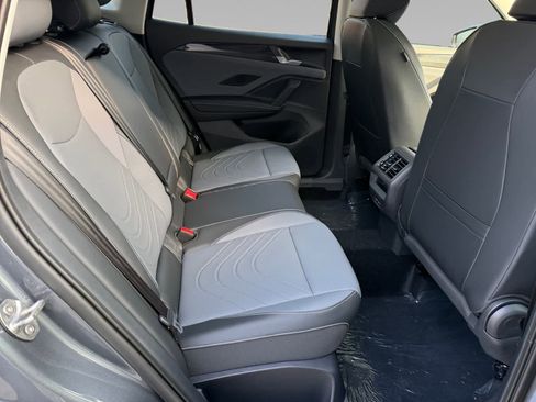 New 2025 Volkswagen Tiguan SE image 13