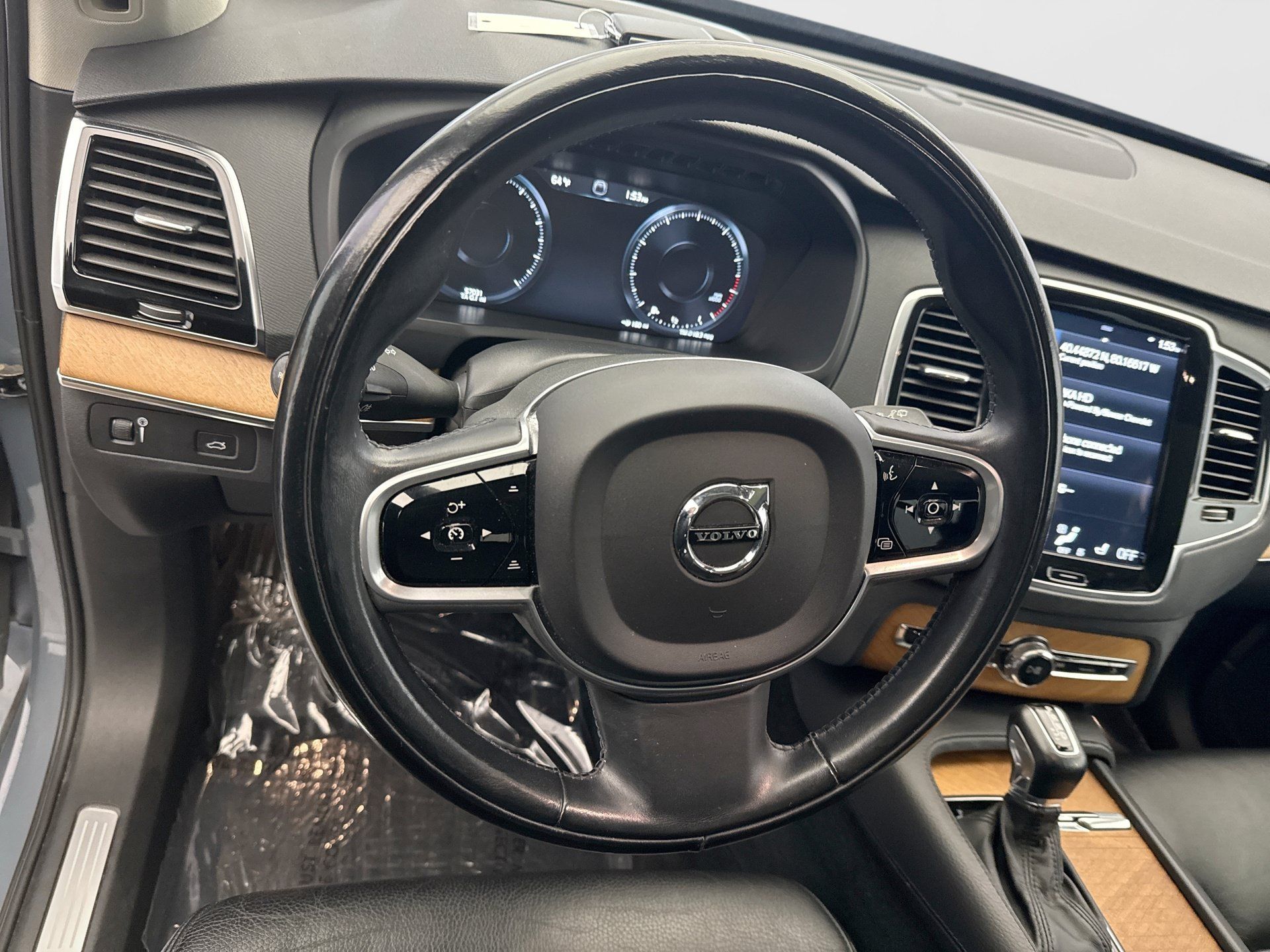 Used 2021 Volvo XC90 T6 Momentum w/ Advanced Package AWD/4WD image 12