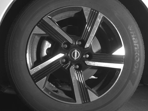Used 2025 Nissan Sentra SV FWD image 11