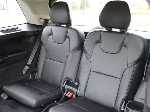 Used 2018 Volvo XC90 T6 Momentum w/ Convenience Package image 21