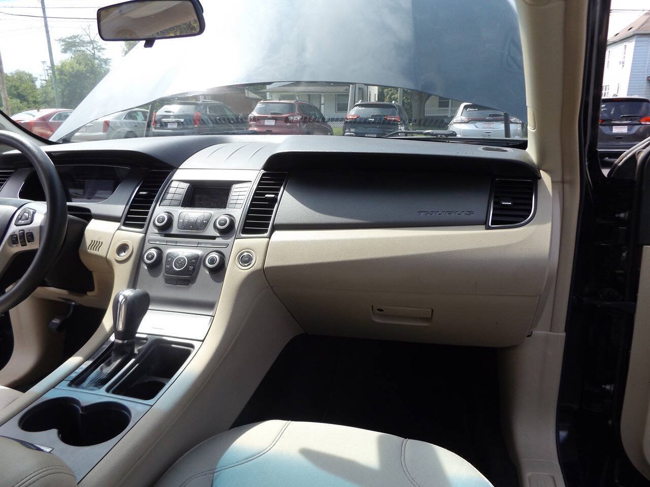 Used 2017 Ford Taurus SE FWD image 25