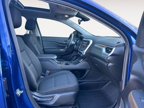 Used 2023 GMC Acadia SLE image 10