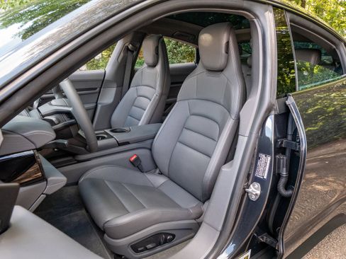 Used 2022 Porsche Taycan image 5