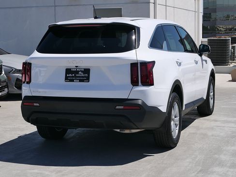 Used 2023 Kia Sorento LX FWD image 3