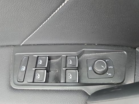 Used 2023 Volkswagen Tiguan SE FWD image 28