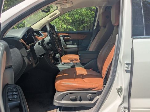 Used 2017 Chevrolet Traverse LT AWD/4WD image 15