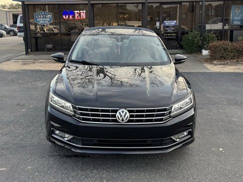 Used 2017 Volkswagen Passat 1.8T SEL Premium image 3