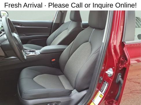Used 2022 Toyota Camry LE FWD image 12