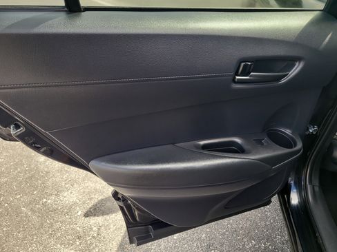 Used 2025 Toyota Corolla Cross LE image 12