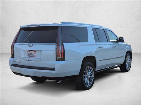 Used 2018 Cadillac Escalade ESV Premium Luxury image 5