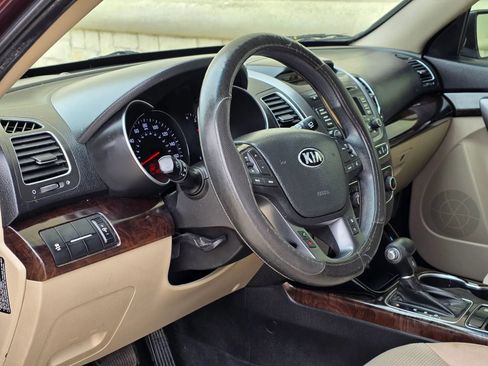 Used 2014 Kia Sorento LX image 10