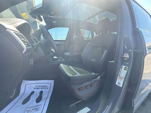Used 2022 Volkswagen Atlas Cross Sport SEL R-Line AWD/4WD image 13