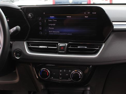 Used 2024 Chevrolet TrailBlazer LT w/ LT Cold Weather Package FWD image 12