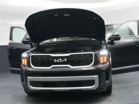 Used 2024 Kia Telluride EX image 19