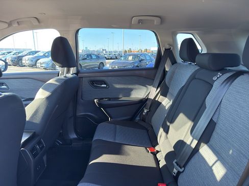 Certified 2023 Nissan Rogue SV image 32