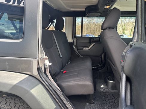 Used 2018 Jeep Wrangler Unlimited Sport S image 38