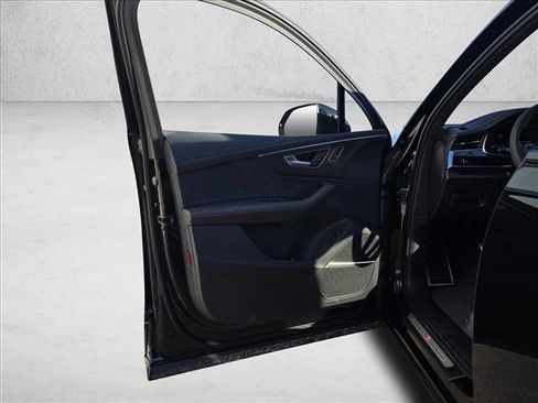 New 2026 Audi SQ7 Prestige image 11
