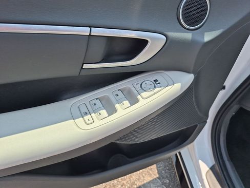 Used 2025 Hyundai Sonata SEL FWD image 12