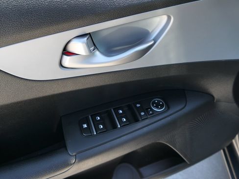 Used 2023 Kia Forte LXS FWD image 13