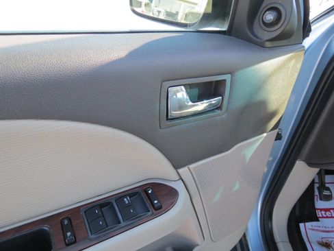 Used 2009 Ford Taurus SEL image 17