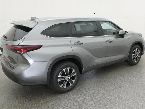 New 2026 Toyota Highlander XLE image 9