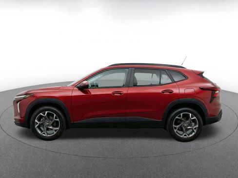 Used 2025 Chevrolet Trax LT w/ LT Convenience Package FWD image 4