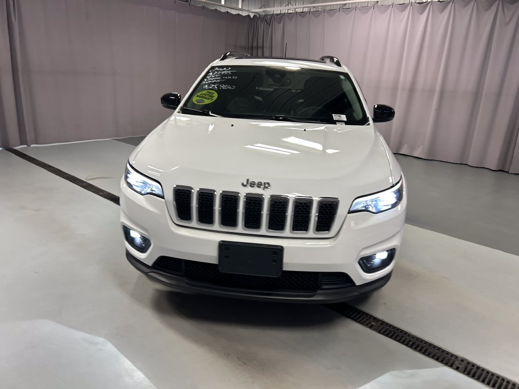 Used 2022 Jeep Cherokee Latitude Lux w/ Sun & Sound Group AWD/4WD image 2