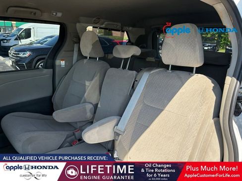 Used 2015 Toyota Sienna LE FWD image 5