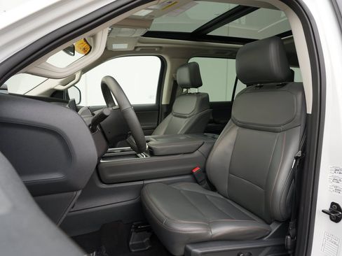 Used 2025 Ford Expedition Active AWD/4WD image 12