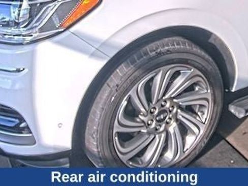 Used 2022 Lincoln Navigator Reserve image 19