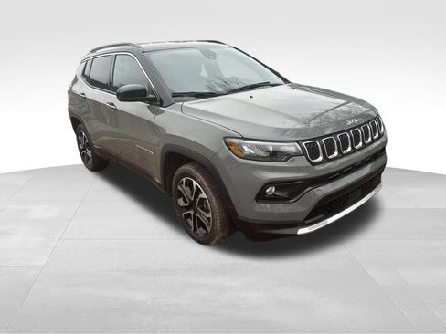 Used 2024 Jeep Compass Limited image 3