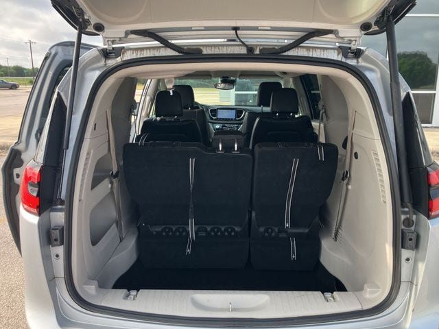 Used 2023 Chrysler Pacifica Touring-L FWD image 25