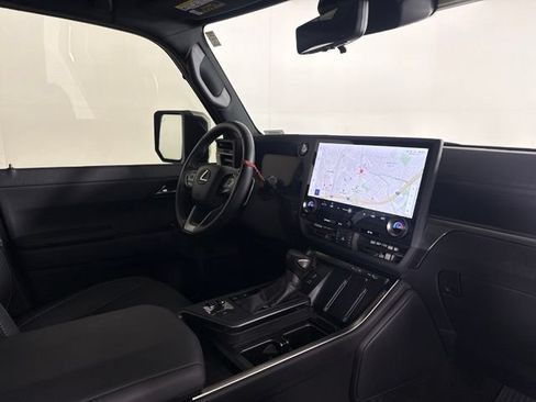 Used 2025 Lexus GX 550 w/ Accessory Package (2T) AWD/4WD image 18