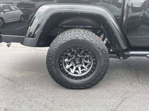 Used 2023 Jeep Gladiator Mojave w/ LED Lighting Group AWD/4WD image 9