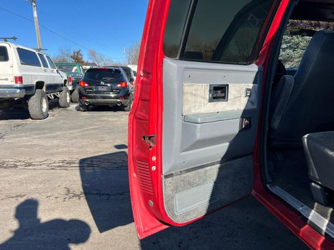 Used 1988 Chevrolet Suburban 2500 image 14