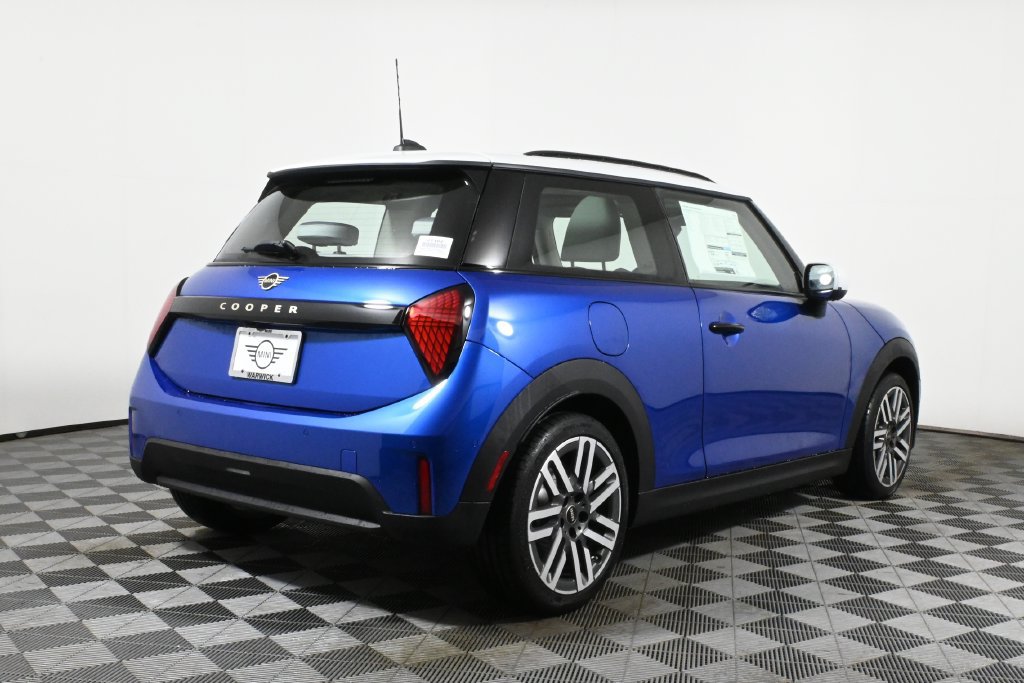 Certified 2025 MINI Cooper 2-Door Hardtop FWD image 7
