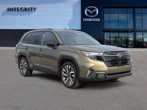 Used 2025 Subaru Forester Touring w/ Popular Package - Touring AWD/4WD image 2