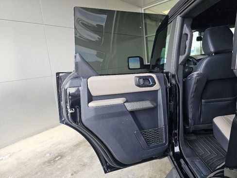 Used 2023 Ford Bronco Wildtrak image 17