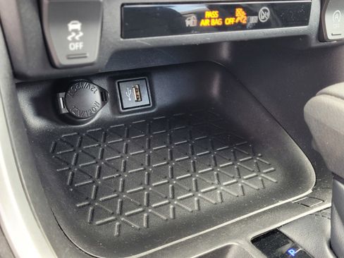 Used 2023 Toyota RAV4 LE AWD/4WD image 25