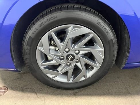 Used 2024 Hyundai Elantra SEL FWD image 28