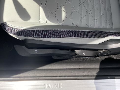 Used 2025 MINI Cooper S FWD image 28