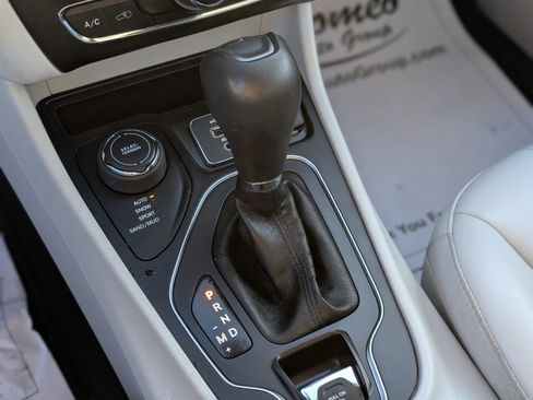 Used 2021 Jeep Cherokee Latitude Plus image 23