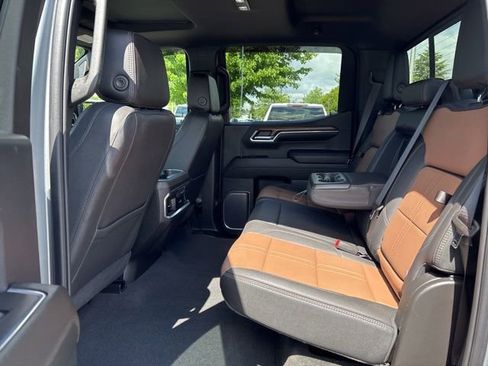 Used 2023 Chevrolet Silverado 1500 High Country w/ High Country Premium Package AWD/4WD image 38