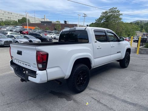Used 2022 Toyota Tacoma SR5 AWD/4WD image 8