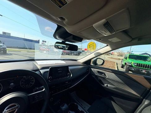 Used 2021 Nissan Rogue S FWD image 17