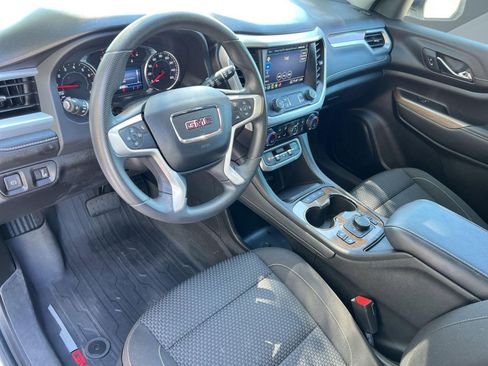 Certified 2023 GMC Acadia SLE w/ Driver Convenience Package FWD image 4