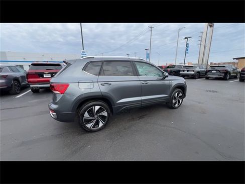 Used 2024 Volkswagen Taos SE image 8